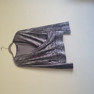 TAHARI belbet cross blause long sleeves  size KL gray